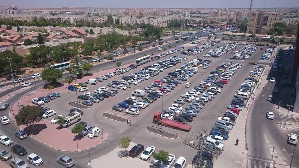 החניה החיצונית של הגרנד קניון - התוכניות יאלצו להשתנות. צילום: פייסבוק