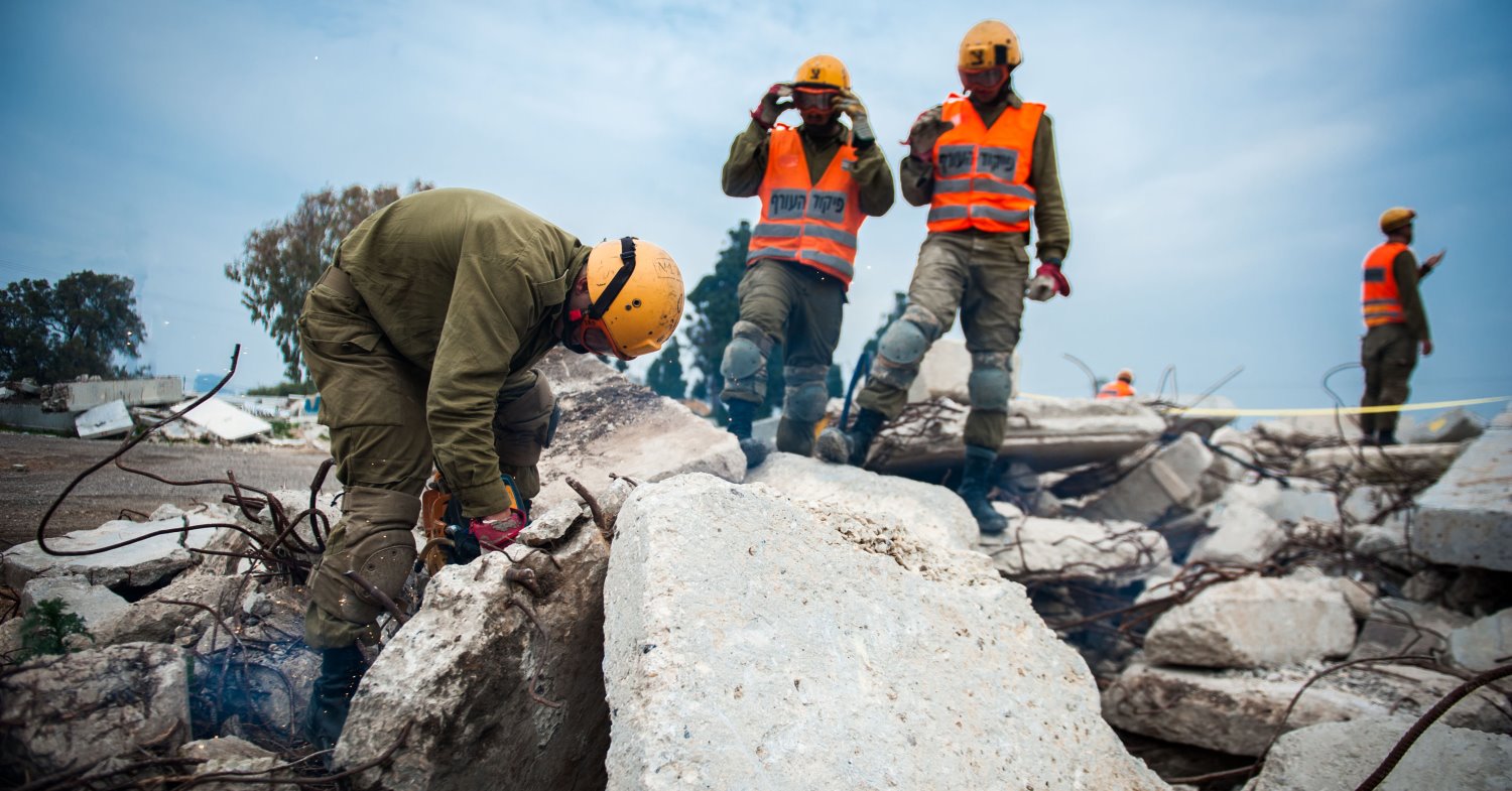 חילוץ מהריסות. צילום באדיבות דובר צה"ל
