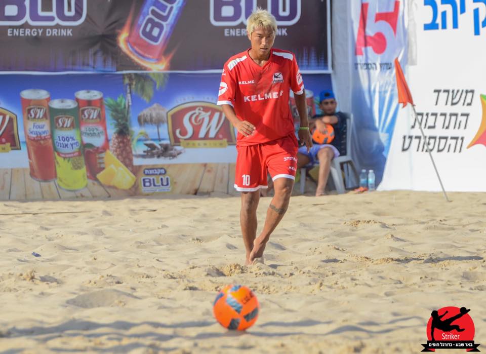 הרבה ברגליים שלו - גוטו טקסוקה. צילום: מני בן ארי