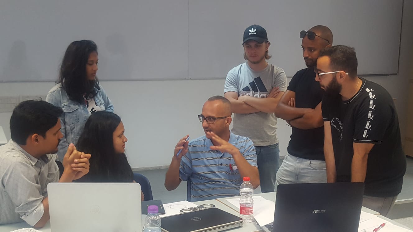 צוותים מהעולם בתחרות המכאתון. באדיבות מכללת סמי שמעון