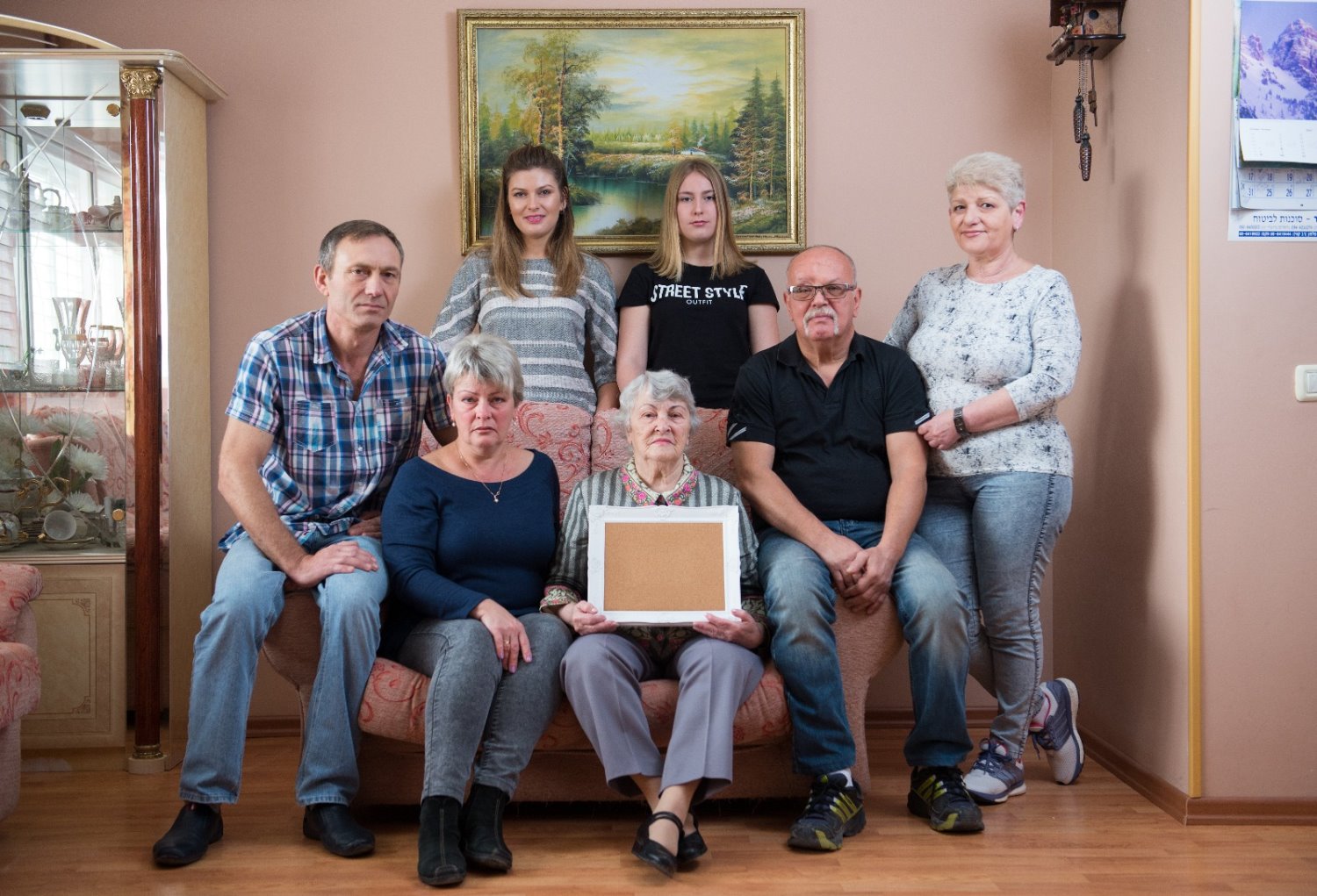 אירינה שרינסקי, ילידת 1929 עם משפחתה. צילום: ניר שמול