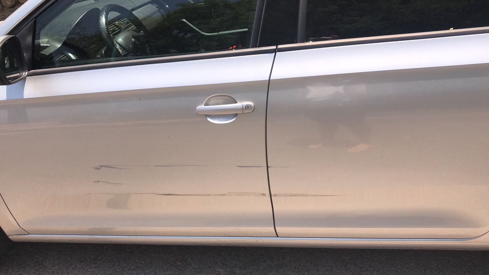 רכבה של ליהי "זכה" לשריטה חדשה. צילום: פרטי