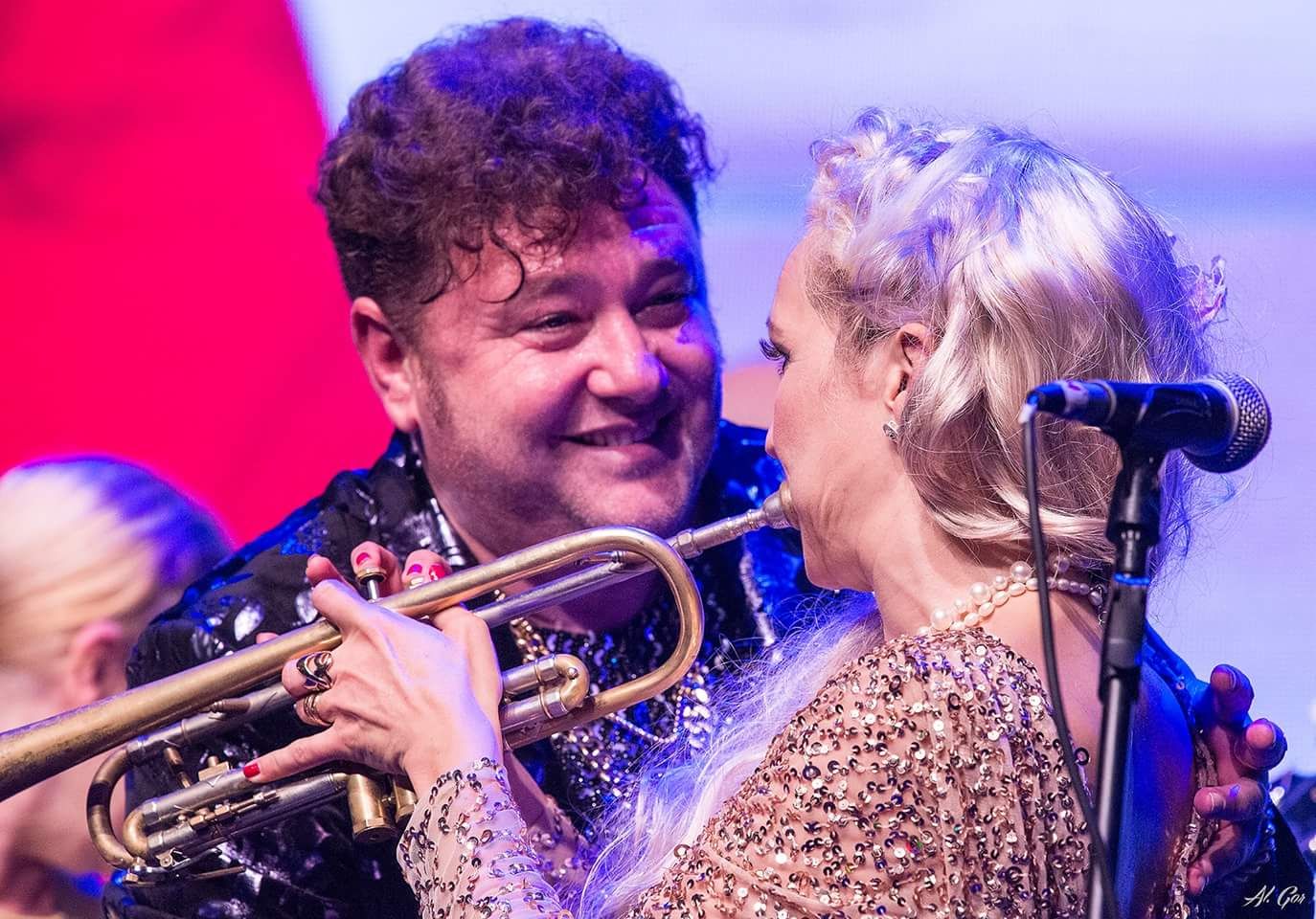 פטשקה וגונהיל על הבמה. צילום אלכסנדר גור