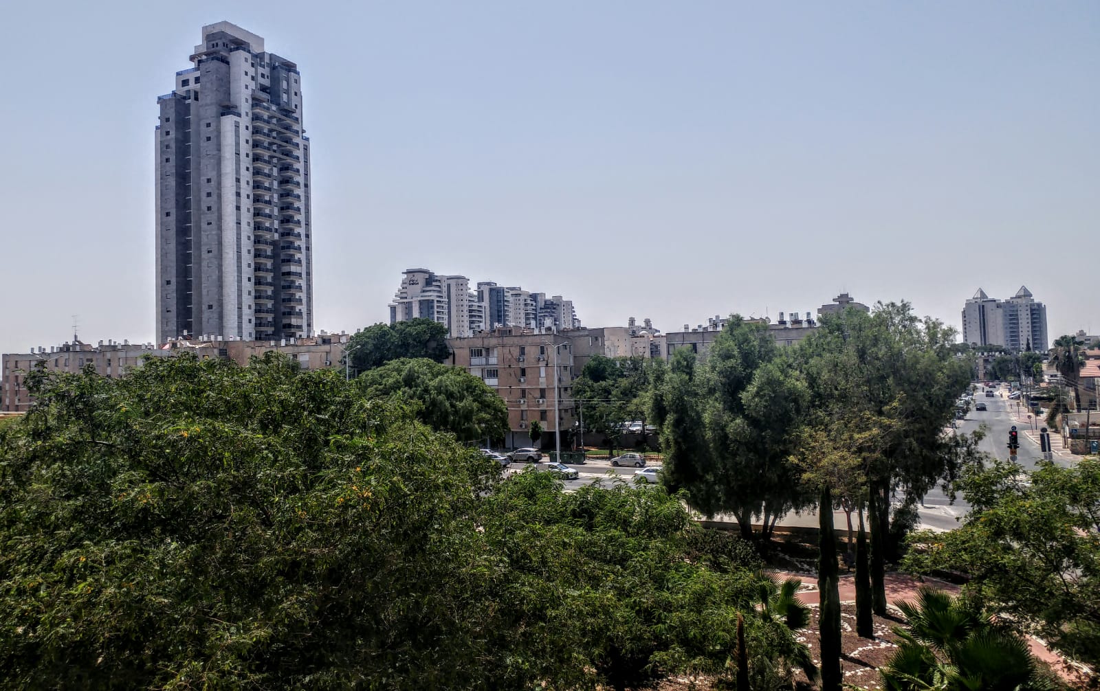 רואים את המגדל ממול? שניים מתוכננים בעתיד על הגינה שמולכם. צילום: שרון טל