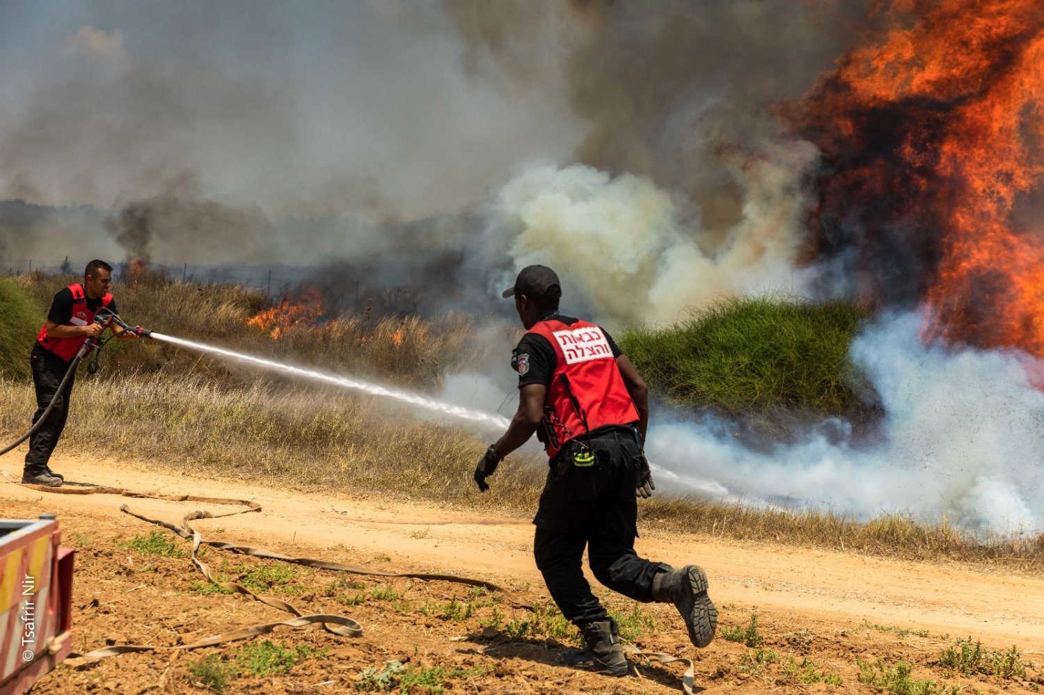 "לא ימרחו אותנו עם הפסקת אש". צילום: ניר צפריר, באדיבות דוברות כבאות והצלה נגב