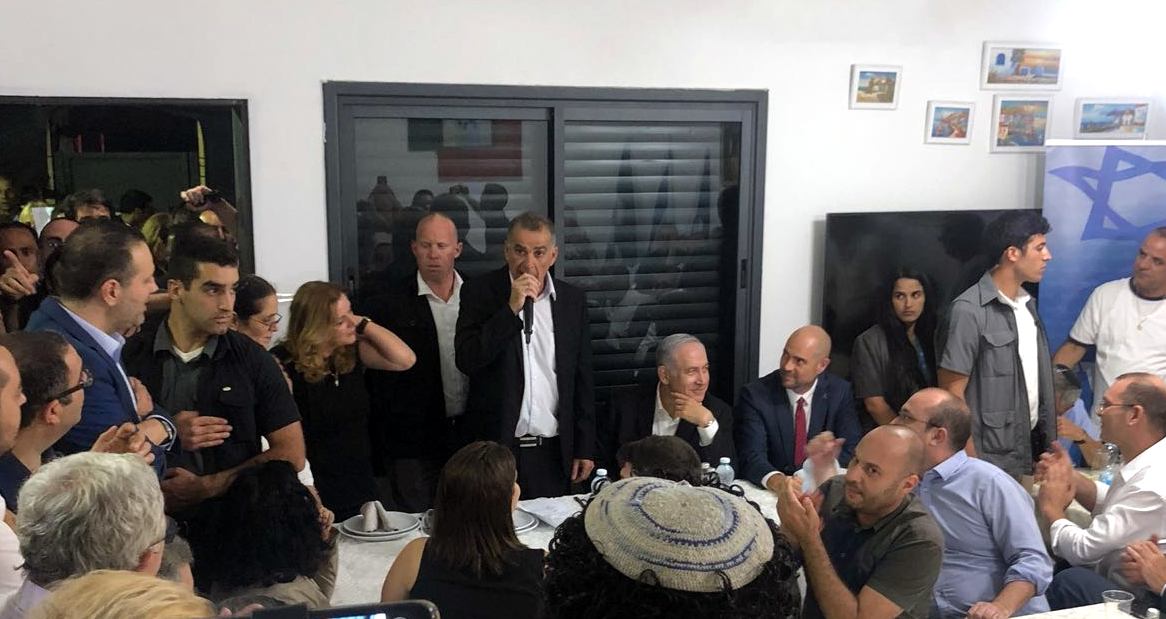 ביקור של נתניהו בביתו של שמעון בוקר בשבוע שעבר. צילום: פרטי