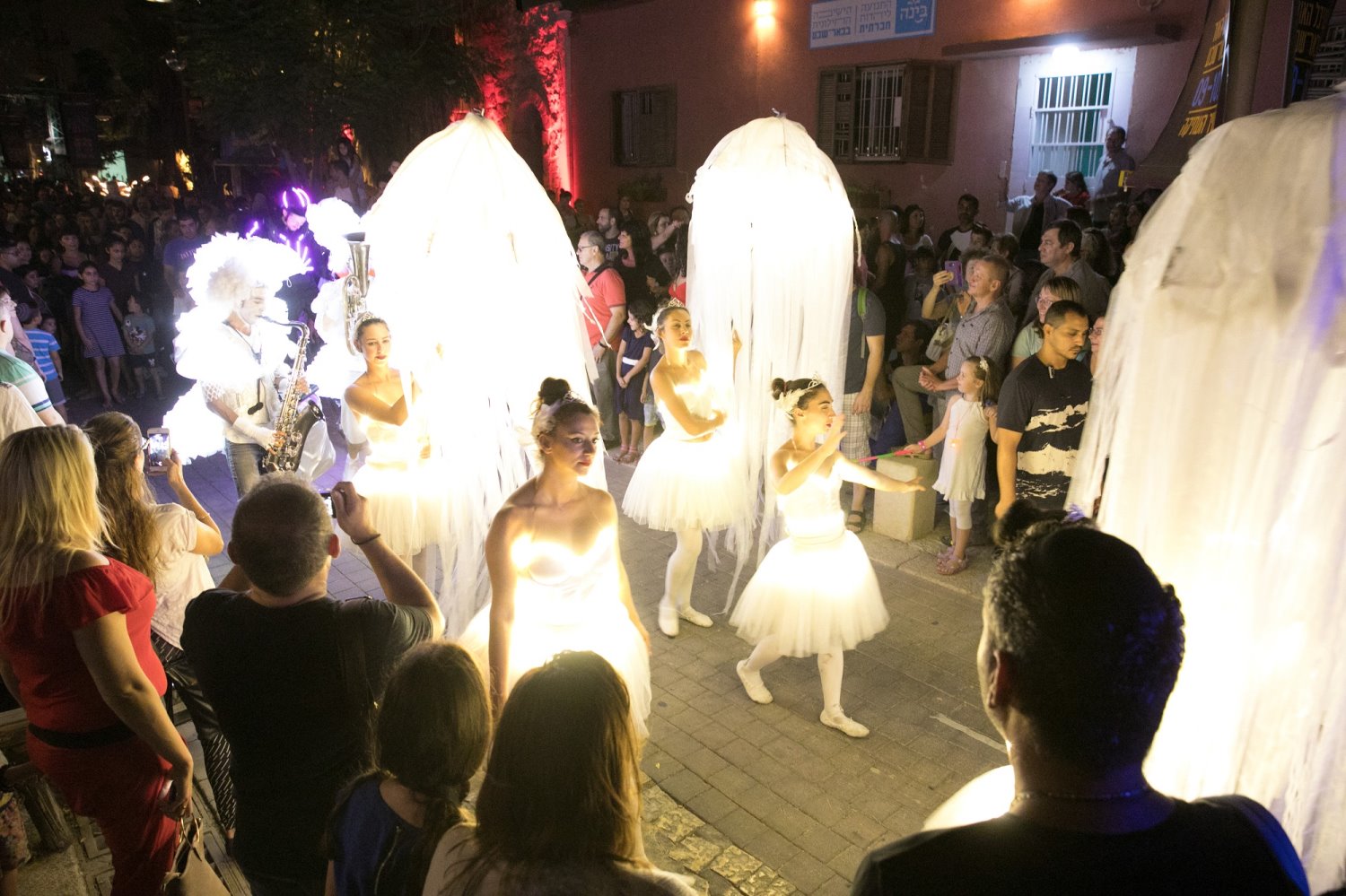 תהלוכות והופעות אור. צילום: דייגו מיטלברג