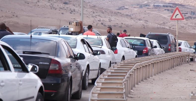 "בעיה כאובה, צריך להגביל את תנועת הפועלים בשעות העומס".  צילום: מועצה אזורית דרום הר חברון. מתוך יוטיוב. 