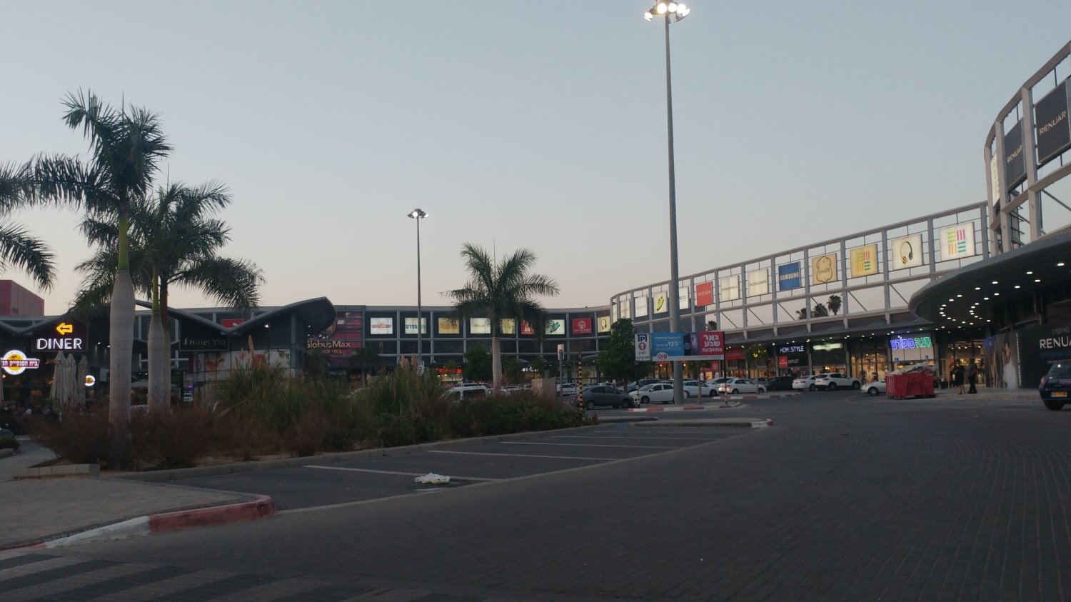 "רדפתי אחרי הגנבים במרכז 'מבנה'. כל הזמן באים לפה ועושים בלאגן". צילום: שרון טל