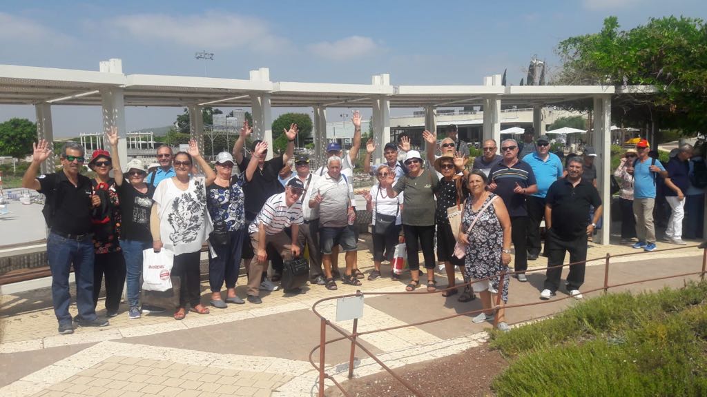 ארגון הגג של גימלאי הדרום בסיור מחוץ לעיר - קרדיט יחצ