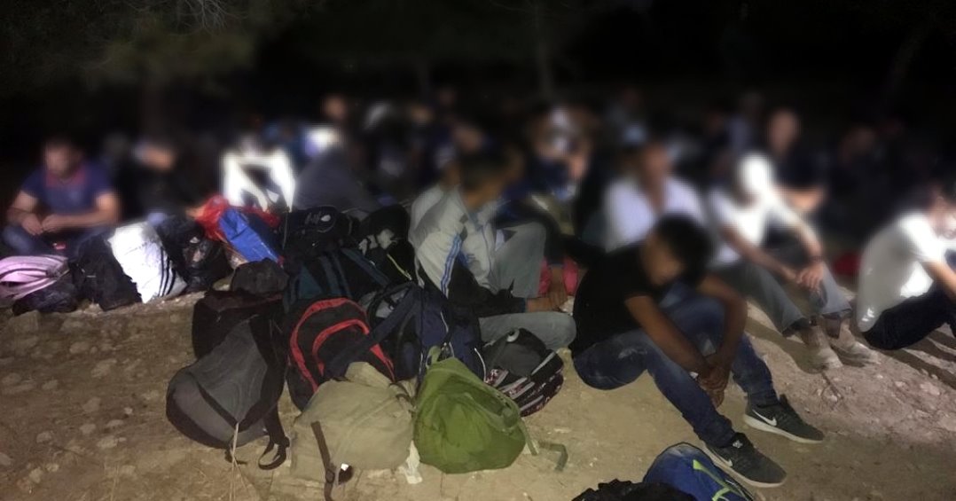 עשרות שוהים בלתי חוקיים נתפסו לפני כחודש סמוך למעבר מיתר. צילום: דוברות המשטרה ומג"ב