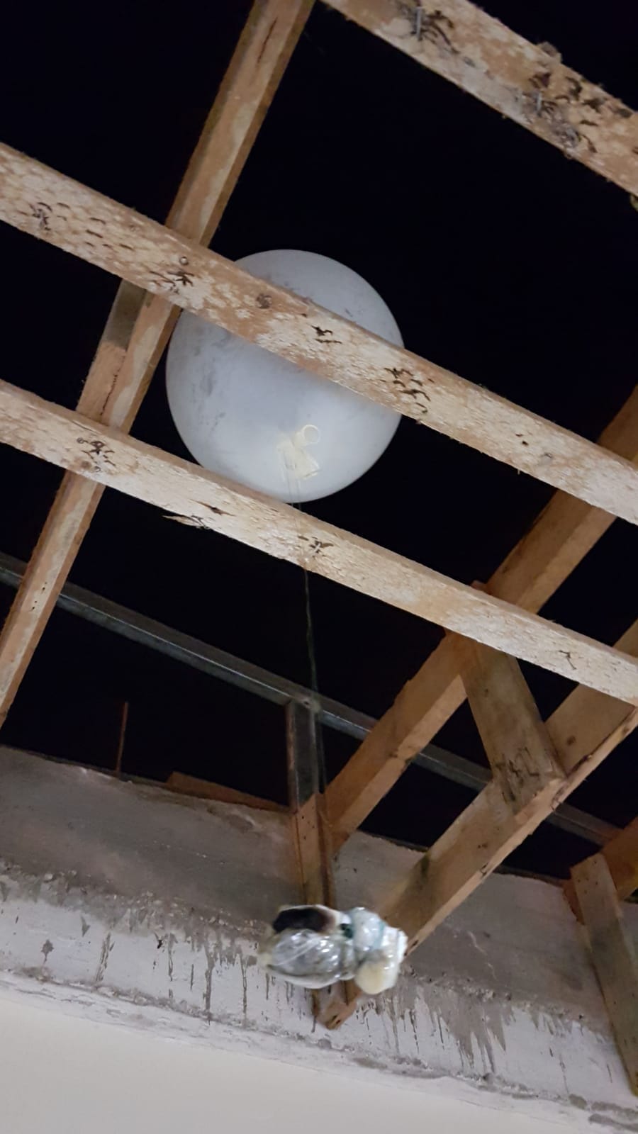 בלון תבערה בשכונה ד'. צילום: דוברות המשטרה