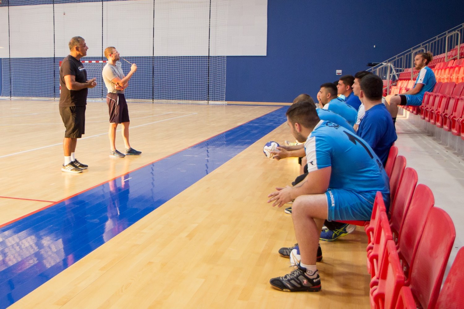 מספר מצומצם של משתתפים באימון הפתיחה. צילום: זאב דיקמן
