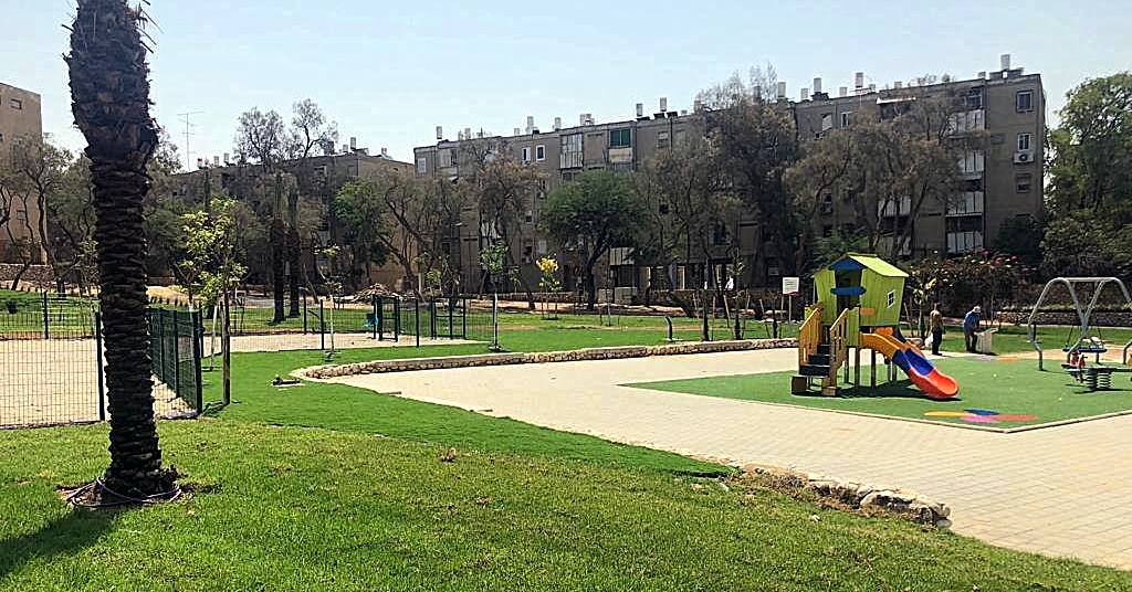 לקראת סיום - עבודות פיתוח ושדרוג רחבת החי"ל. צילום: עיריית באר שבע