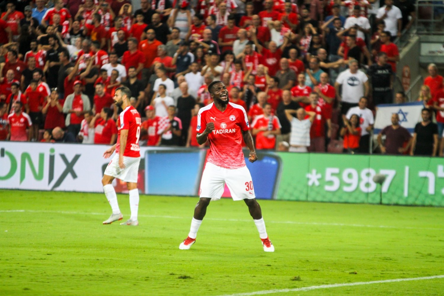 אוגו חוגג. צילום: זאב דיקמן