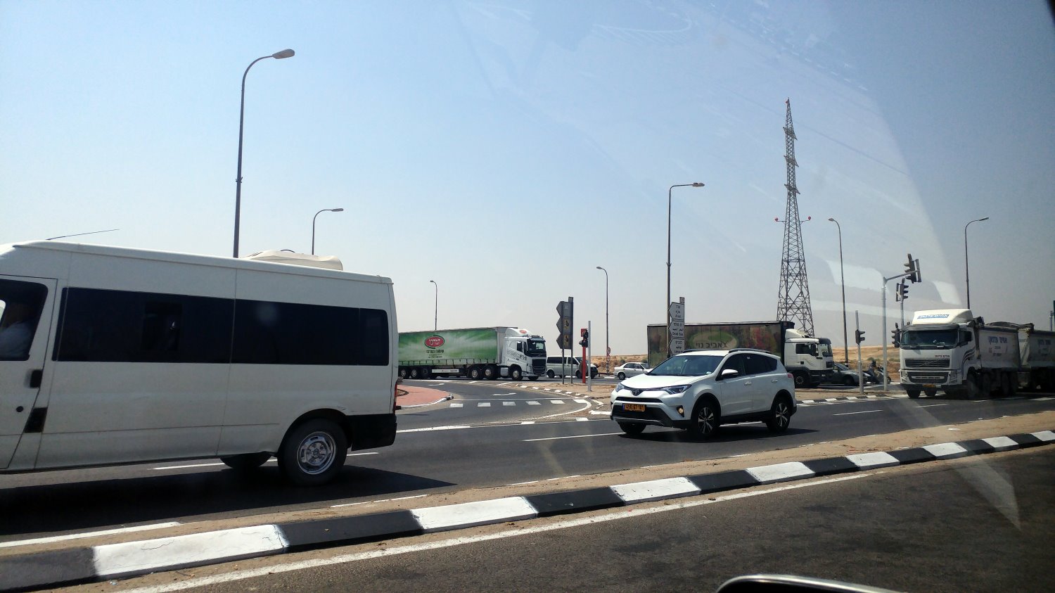 "איך צומת אחד יכול לעמוד בעומס?". צילום: שרון טל