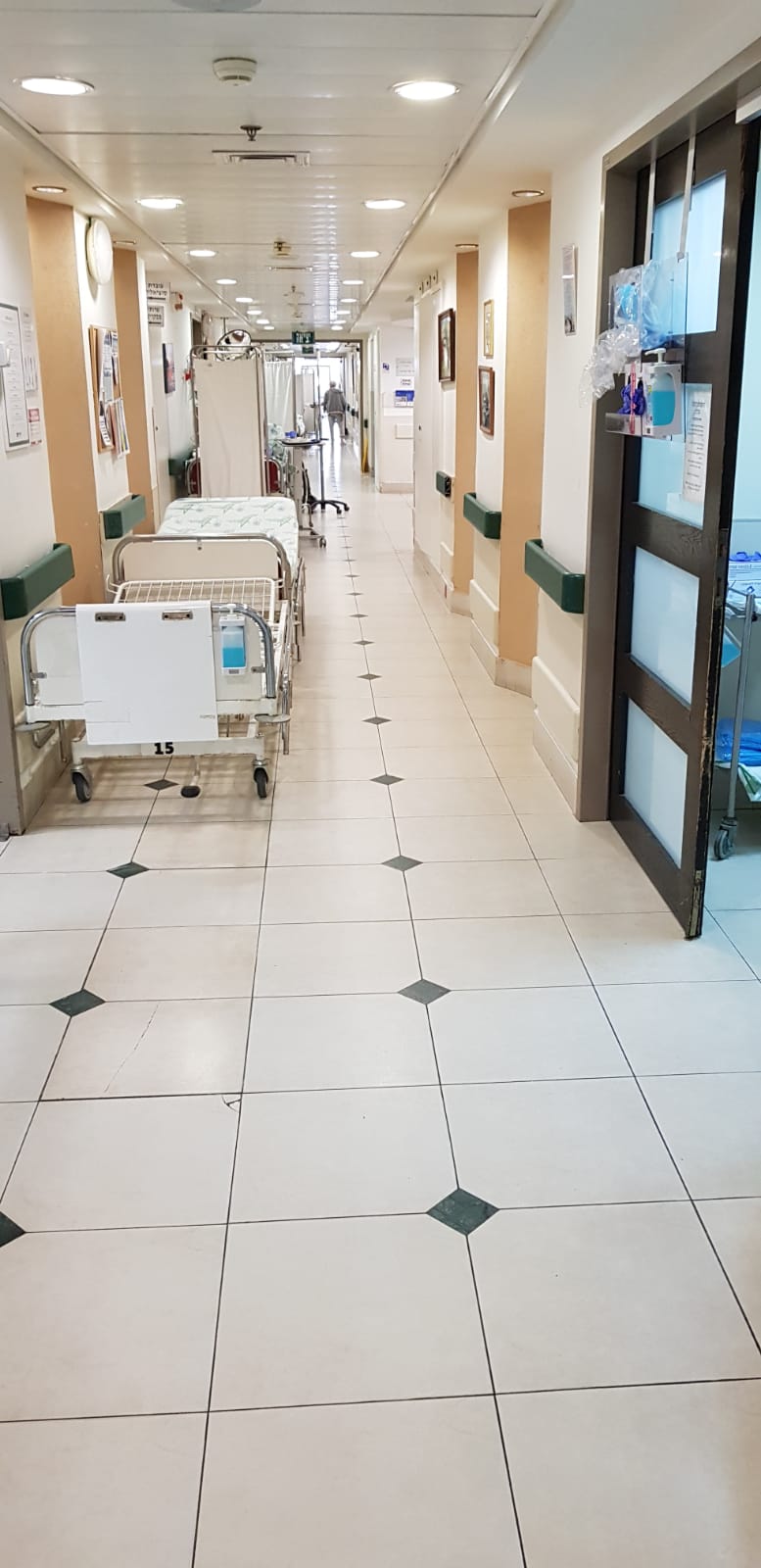 צפיפות במסדרונות בית החולים