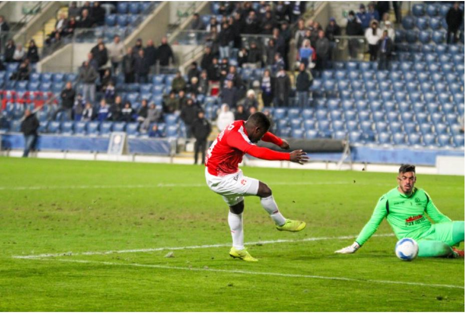 האסלביינק בהחמצה נוראית. צילום: זאב דיקמן