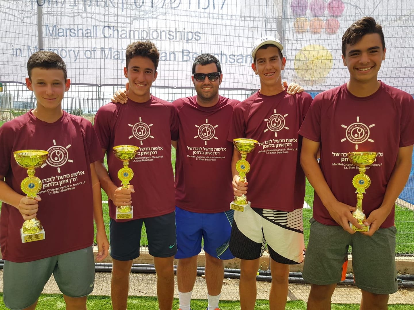 יואב עם "ארבעת המופלאים". צילום באדיבות המרכז לטניס בישראל