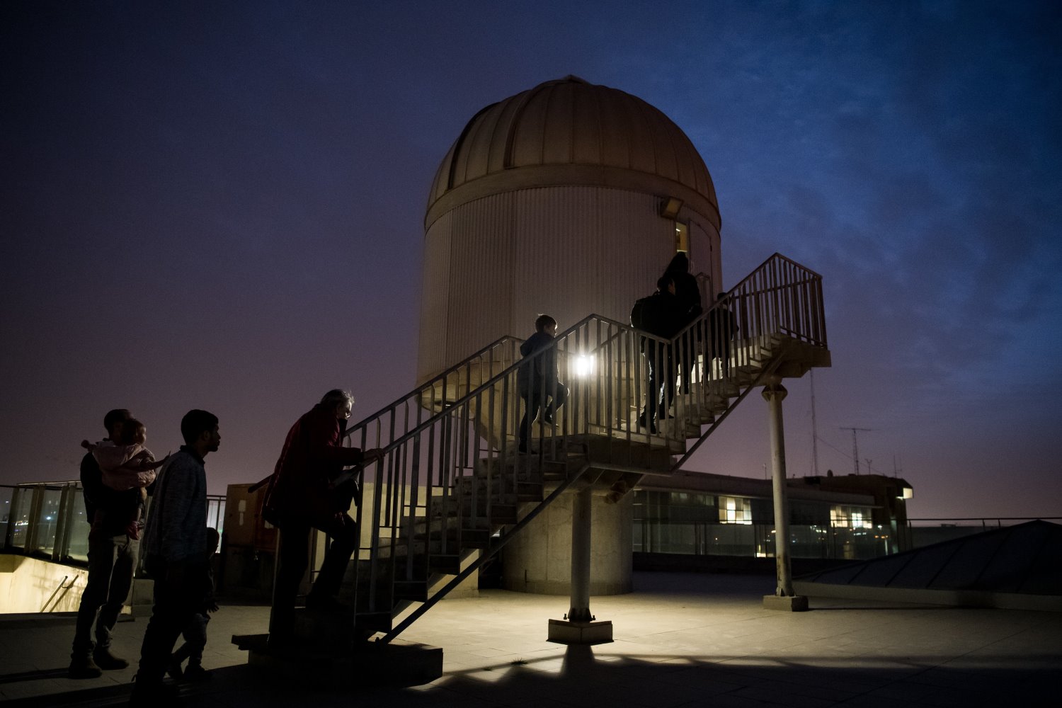 עולים אל מצפה הכוכבים. צילום: דני מכליס, אוניברסיטת בן-גוריון