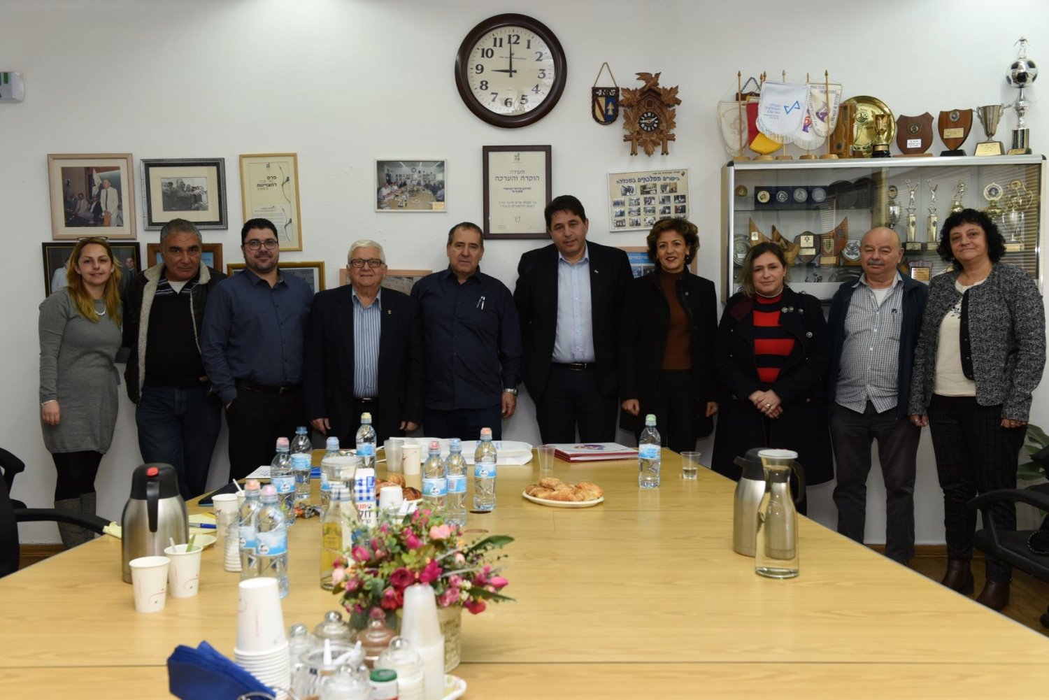 צילום משותף  עם צוות ההנהלה. צילום: יחצ