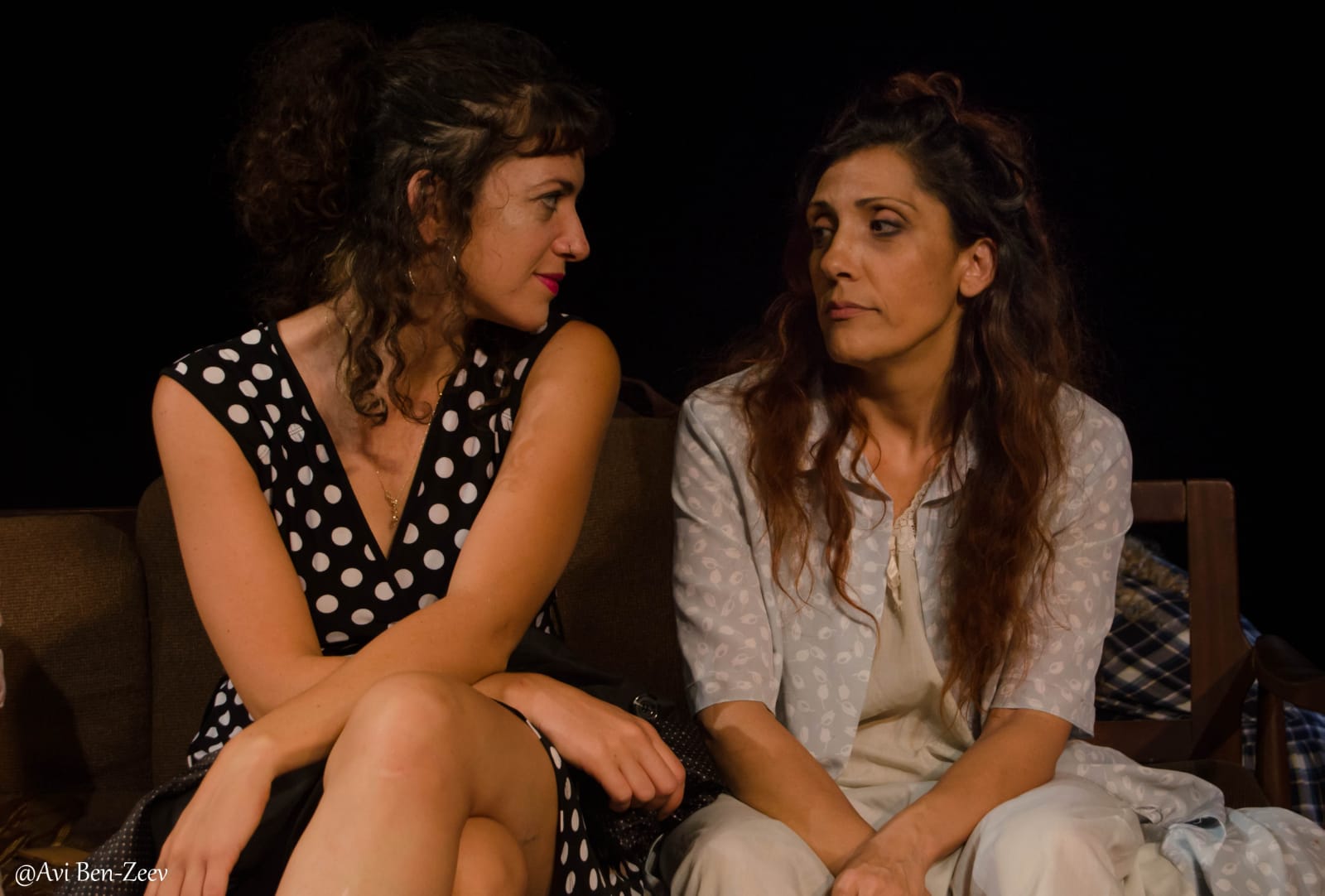 מתוך ההצגה "השפעת קרני הגמא על ציפורני החתול". צילום: אבי בן זאב