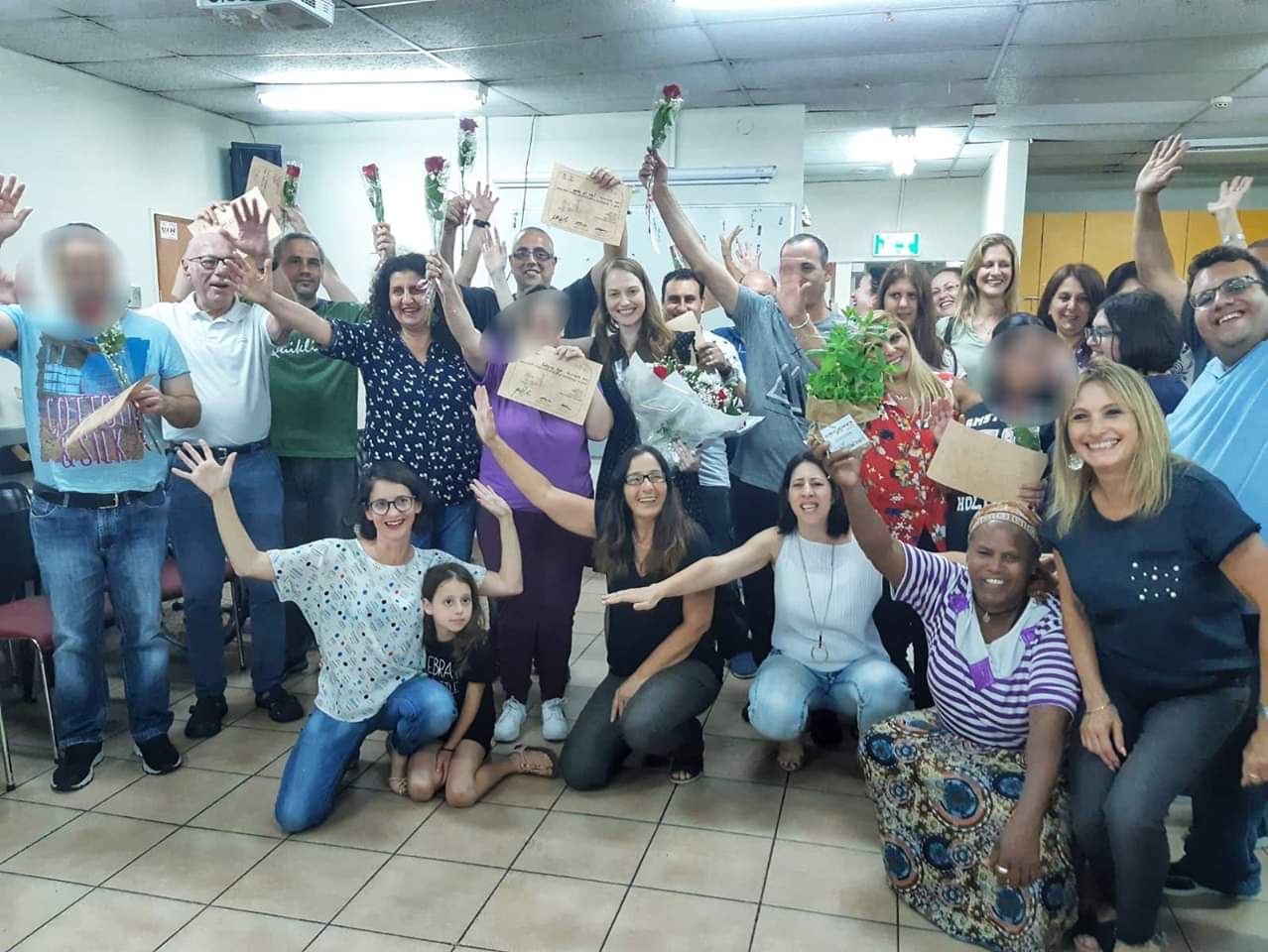 לקוח מדף הפייסבוק 'רעים- קבוצות חברתיות'.