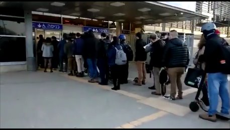 התור נמשך לאורך כל שעות היום