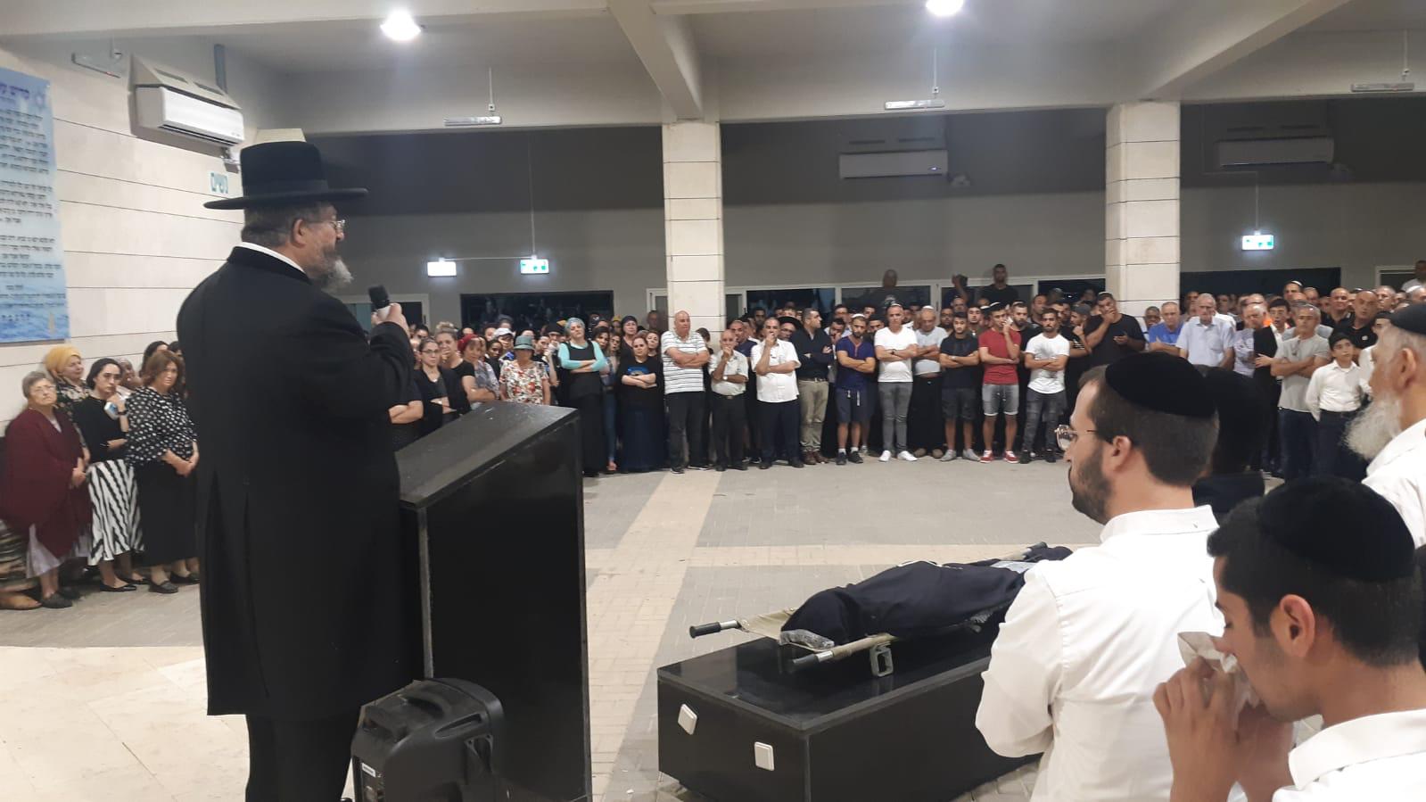 מאות בהלוויתו של אשר חזות | צילום: דוברות זק&quot;א