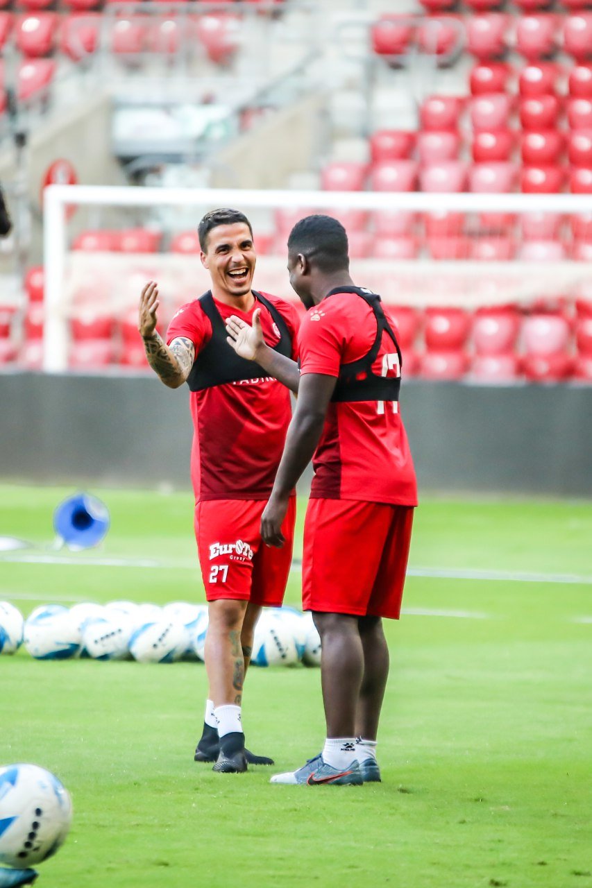 האסלביינק וז'וסוואה משתעשעים (צילום: זאב דיקמן)