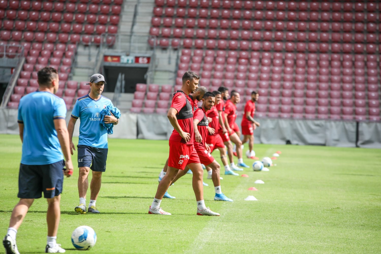 הערב המפגש הראשון בין שתי הקבוצות הבכירות (צילום: זאב דיקמן)