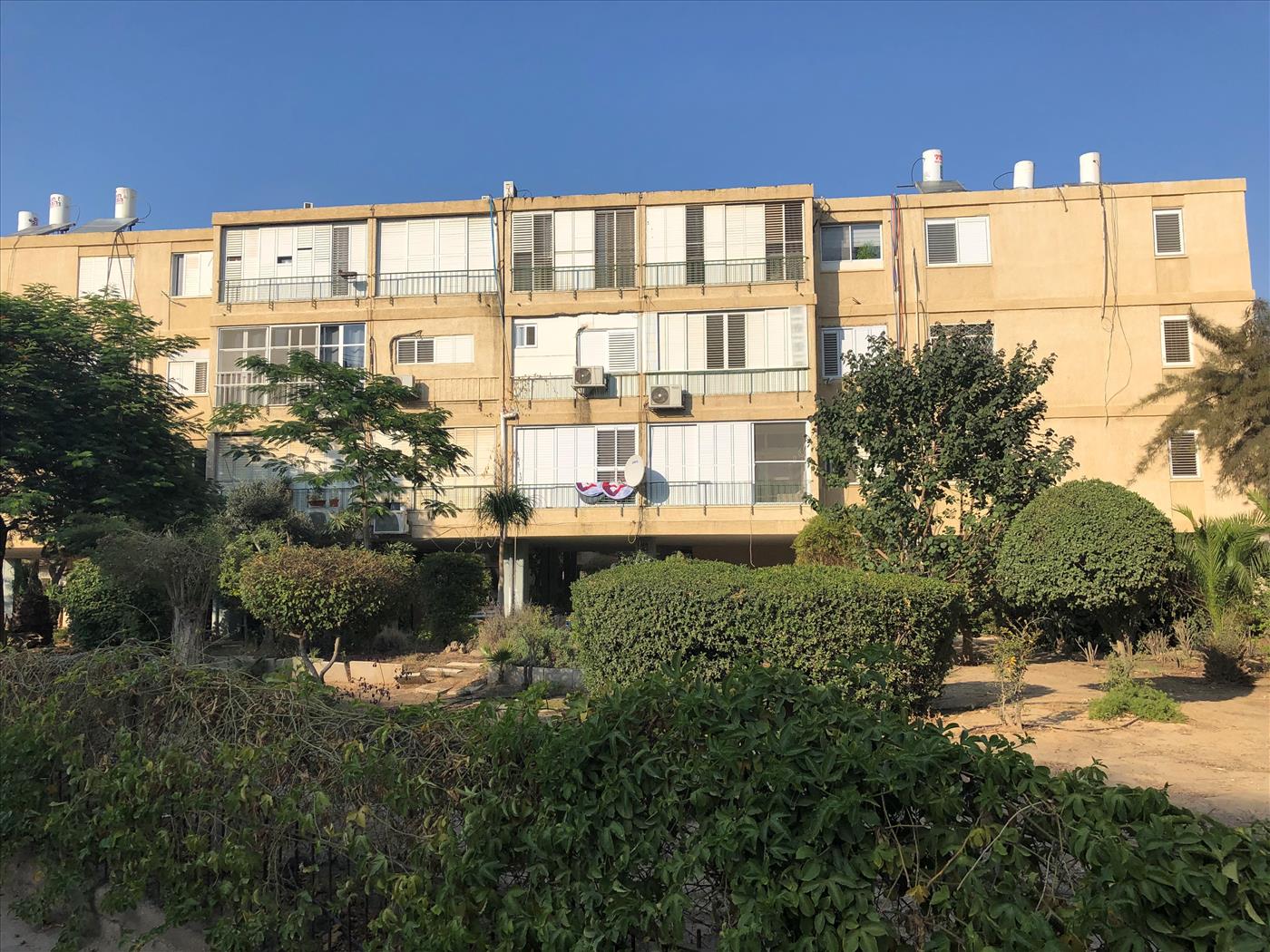 הבניינים הישנים אשר יפנו את מקומם למגדלי היוקרה | צילום: ראדקו