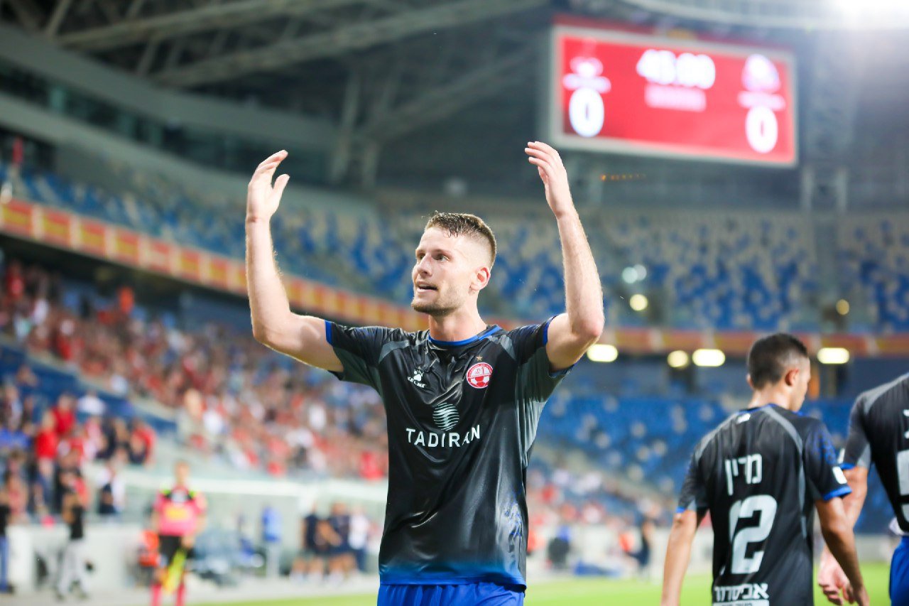 עדן שמיר חוגג את הראשון (צילום: זאב דיקמן)