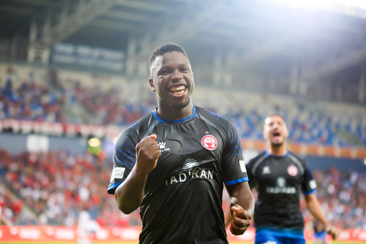 נייג'ל האסלביינק הצטרף לחגיגת השערים (צילום: זאב דיקמן)