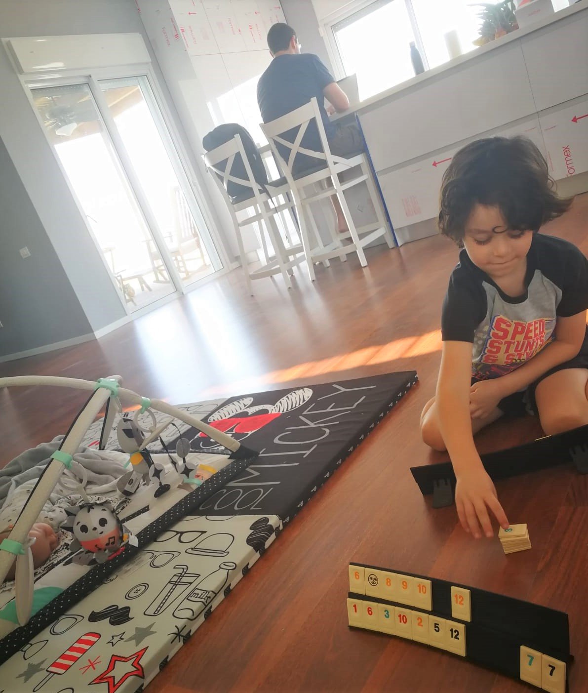 במקום שיעור אומנות משחקים רמי צילום פרטי 