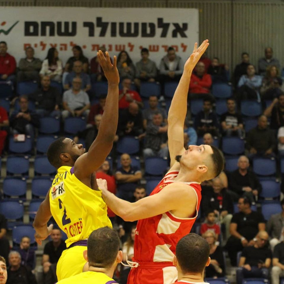 זריקת הפתיחה (באדיבות הפועל באר שב)