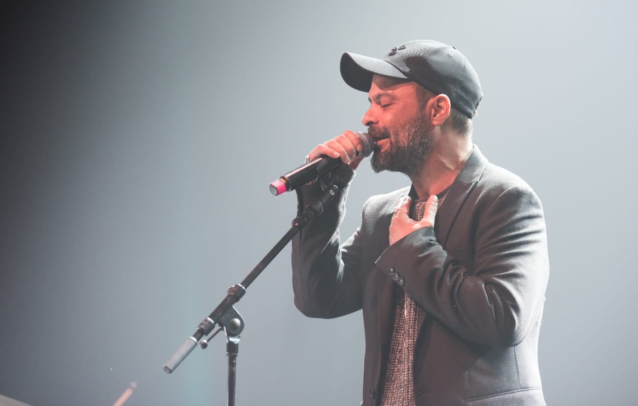 עמיר בניון בהופעה צילום משה ציטיאת 