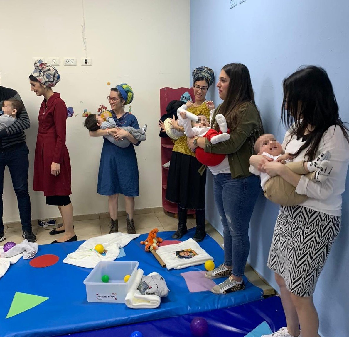 סדנת מסאג' לתינוקות צילום באדיבות בית מוריה