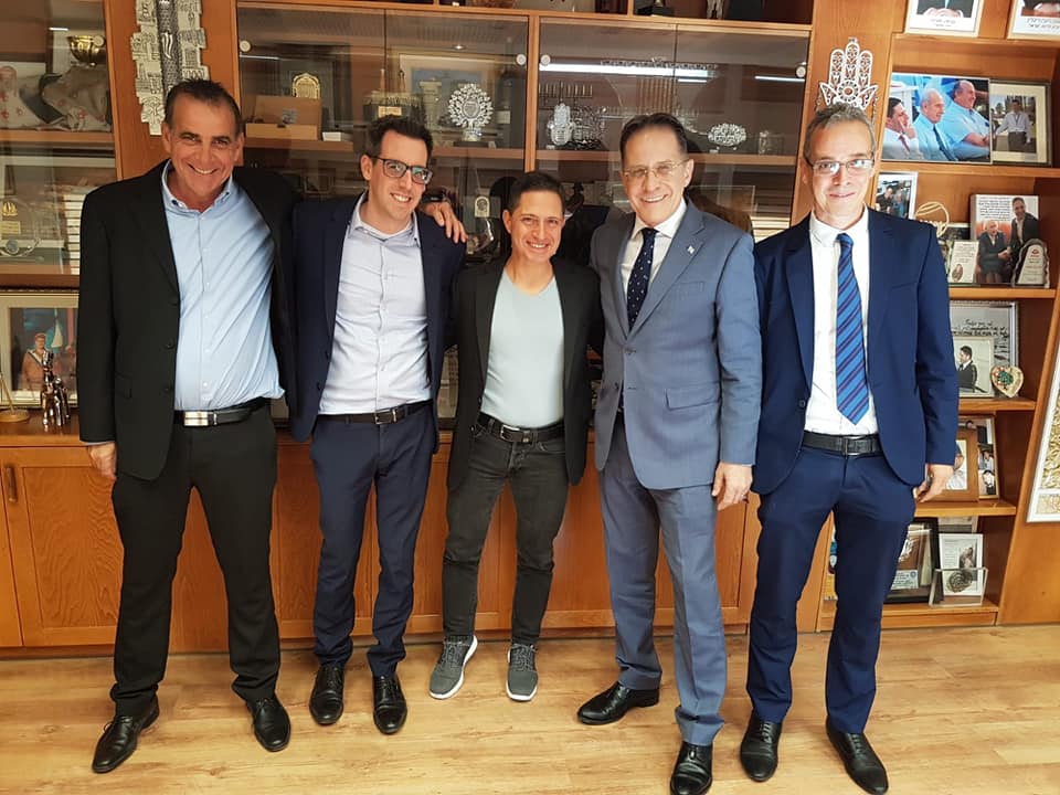 ברוורמן (שני מימין) בלשכתו של דנילוביץ' | צילום: דיאגו מיטלברג