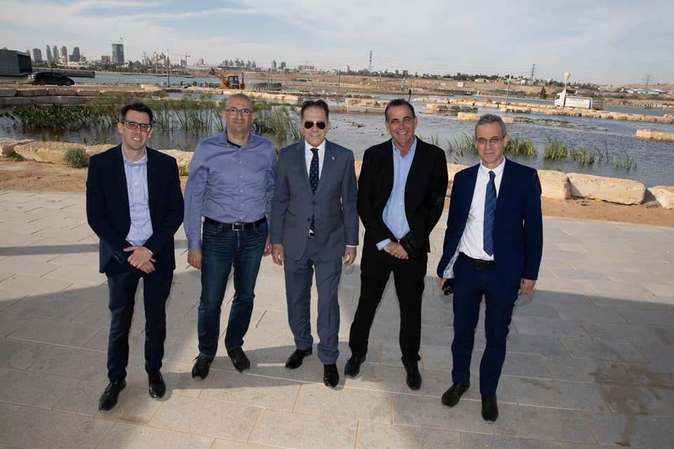 ברוורמן יחד עם שמעון בוקר בפארק נחל באר שבע | צילום: דיאגו מיטלברג