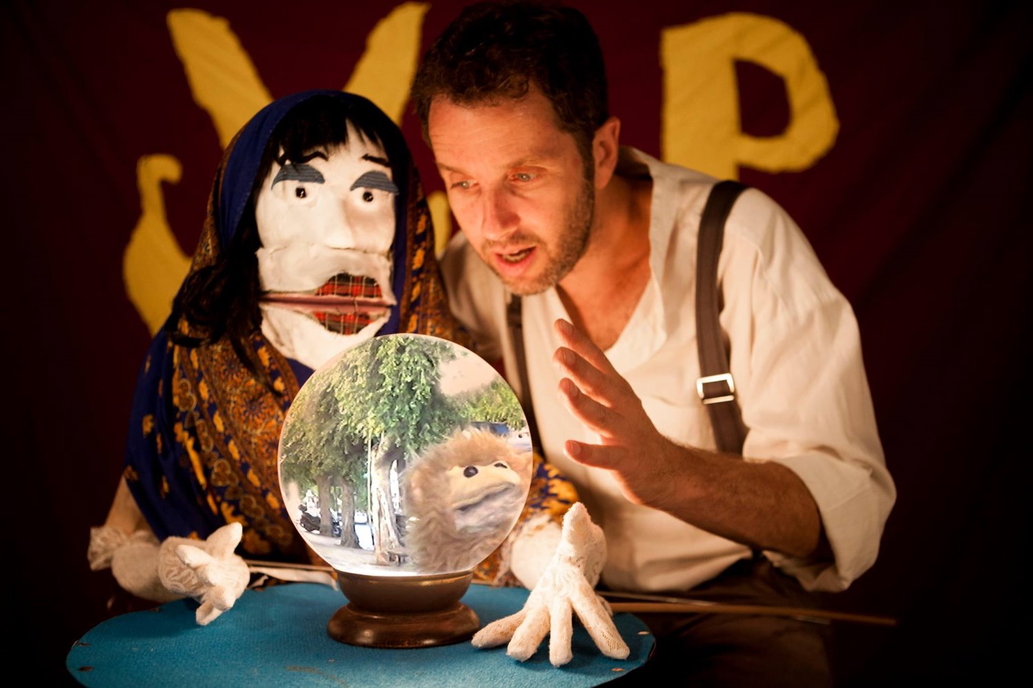 מוטי ברכר ומגדת עתידות צילם אסף עזרא קונצרט תעלומות בתזמורת