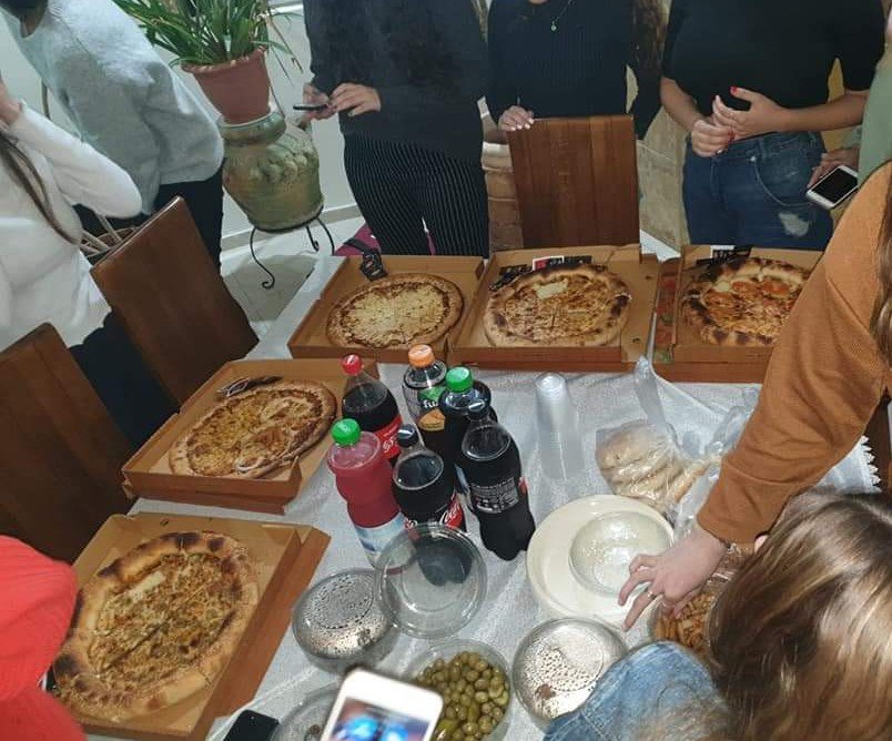 פיצה סטופ מפנקים את הלוחמות שלנו צילום אורטל אלון 