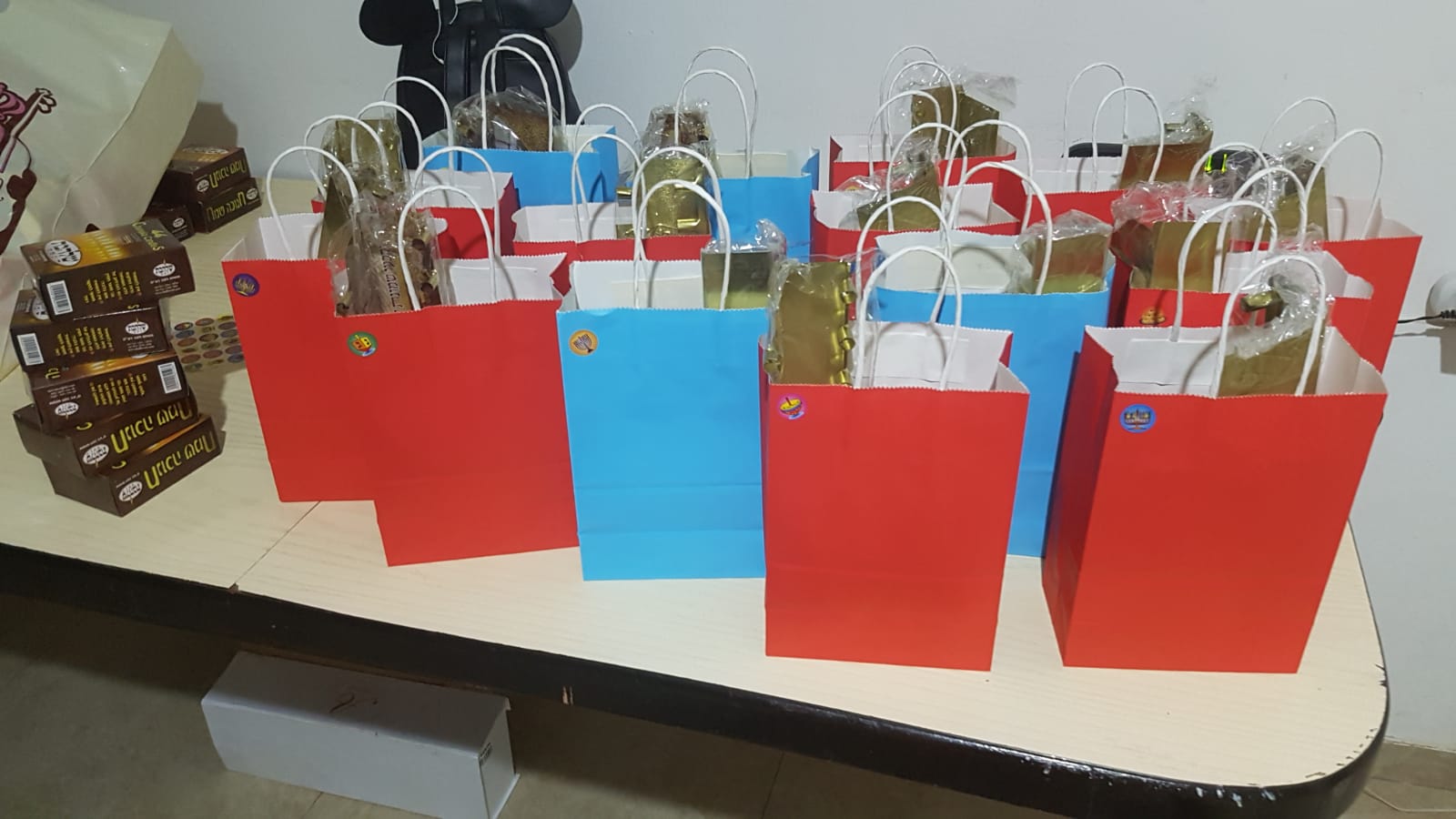 ערכות לחג החנוכה. צילום פרטי