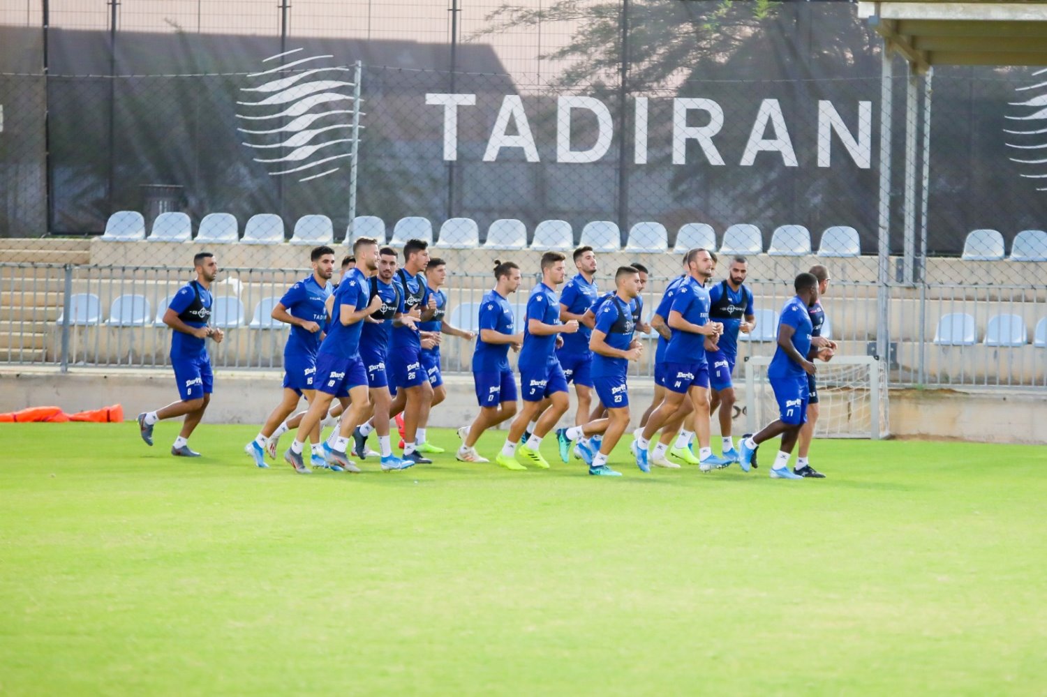 מתכוננים למשחק. צילום: זאב דיקמן