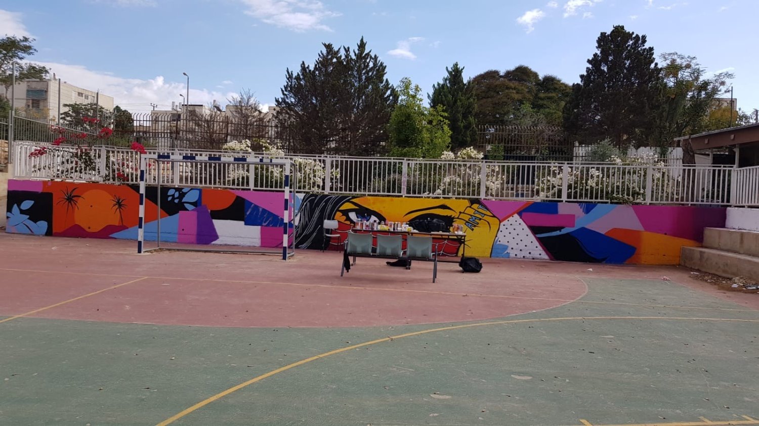 מגרש בית הספר מקושט צילום באדיבות אמית טכנולוגי