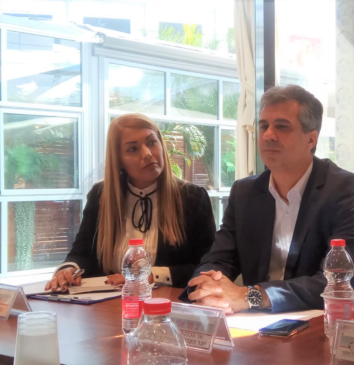 שר הכלכלה והתעשייה אלי כהן ומנכ"לית המלאכה והתעשייה בישראל מחוז דרום אורטל אלון צילום פרטי