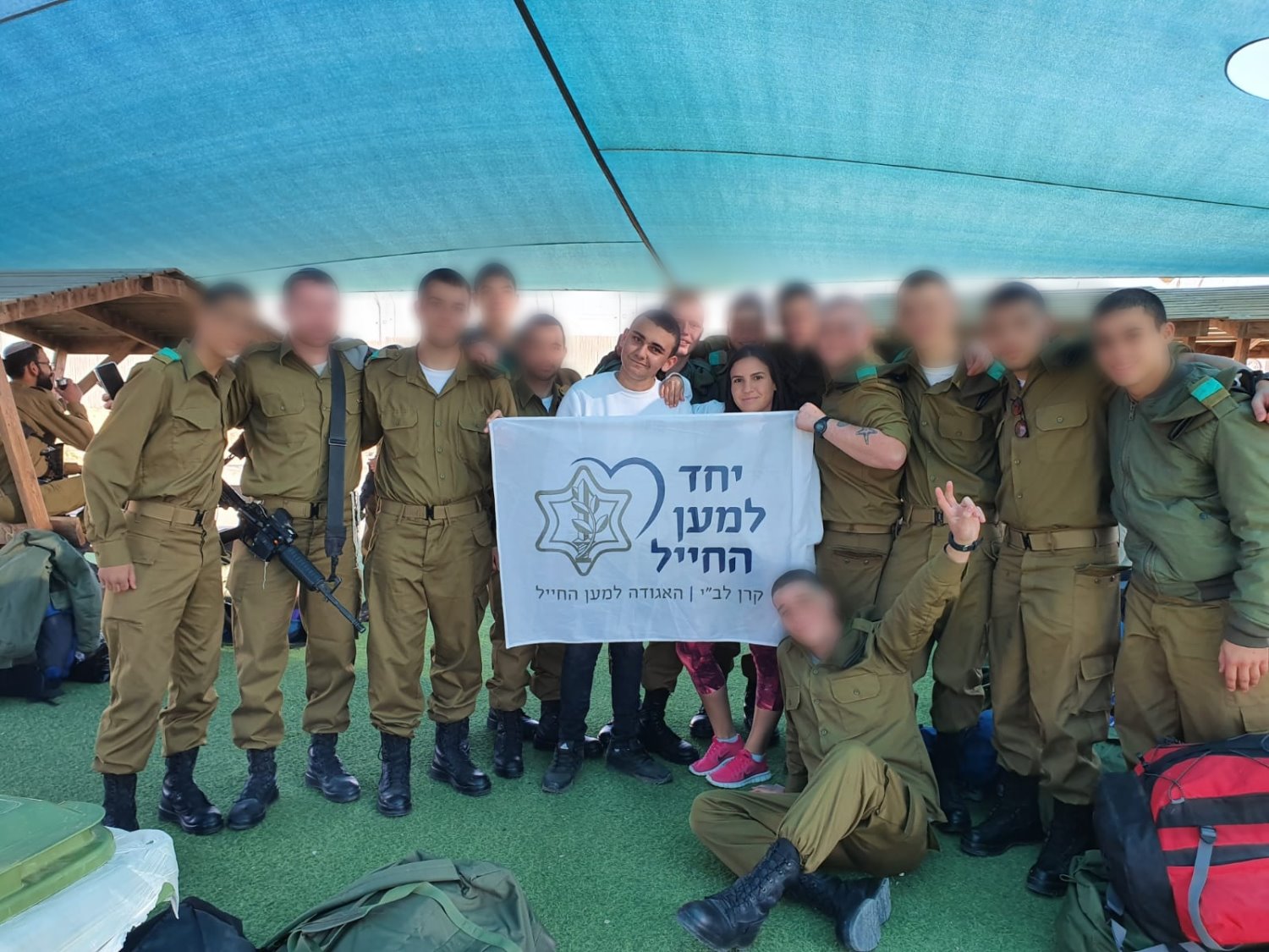 מאירים לחיילי צה"ל את החג תמונה באדיבות יחד למען החייל סניף באר שבע 