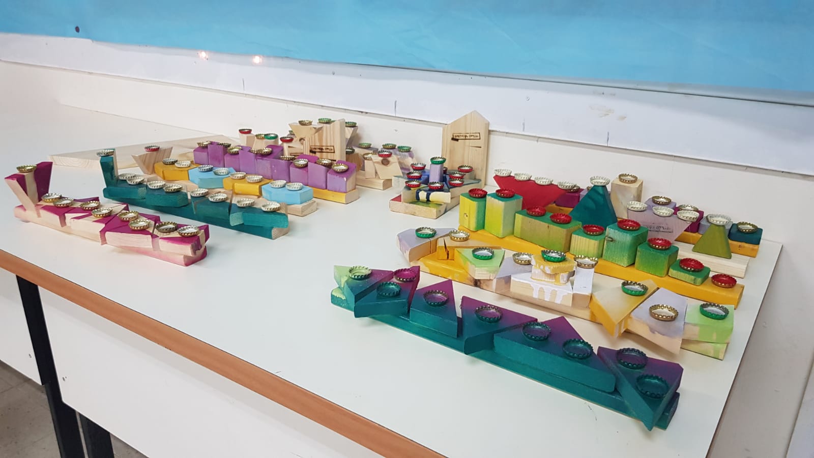 חנוכיות עם קטע באדיבות הרשת באר שבע 