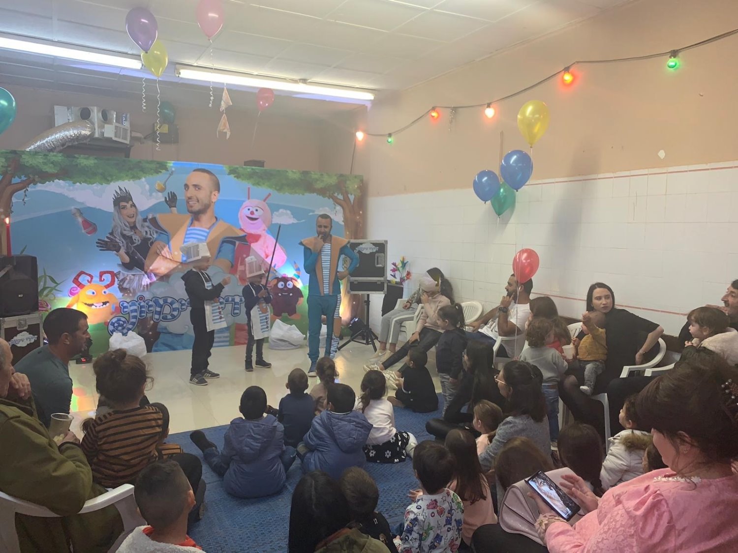 הפעלות חנוכה לילדי העובדים במפעל צילום באדיבות חסין אש 