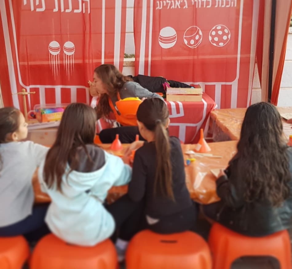 חנוכה בשכונה ד' צילום: עמידר 